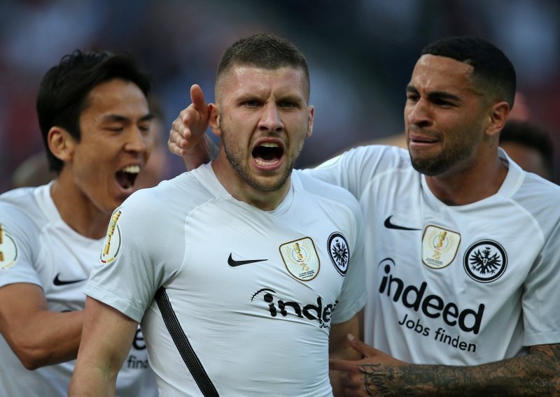 Sjajni Rebić s tri gola spasio Eintracht od blamaže i smiješi mu se strašan transfer