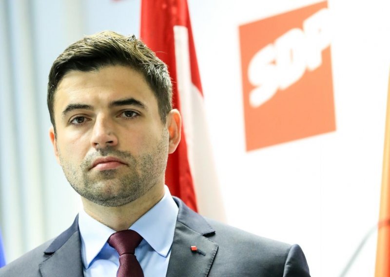 SDP doživio totalni potop u Lici, pala i prva ostavka