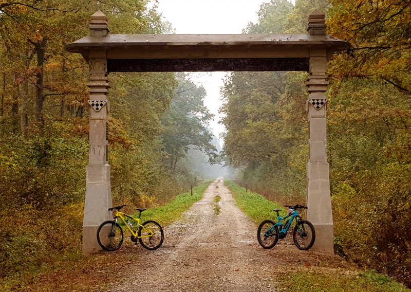 Naš bloger otvorio je jesensku sezonu bicikliranjem čarobnim turopoljskim krajem