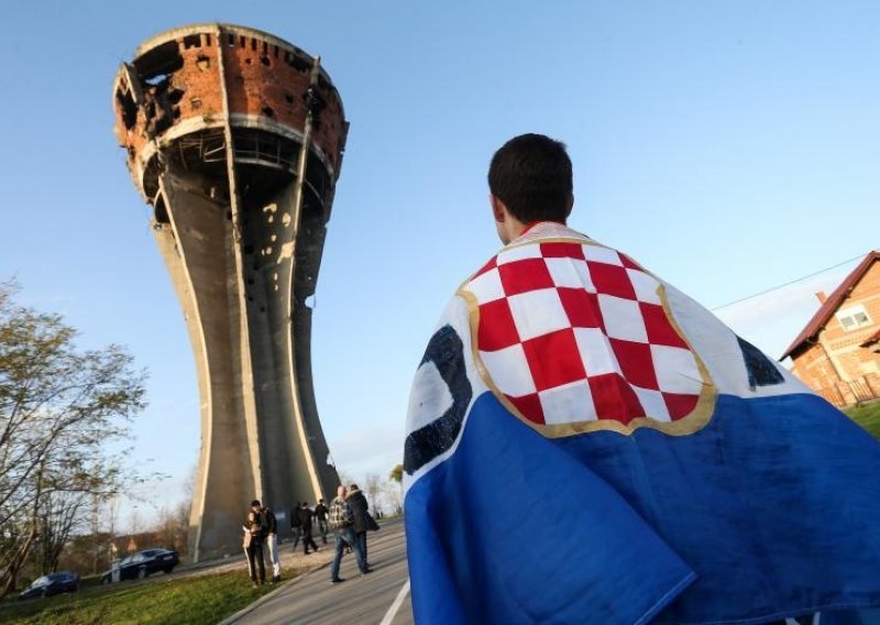 Vodotoranj je već progutao milijune, a nitko ne zna gdje je račun