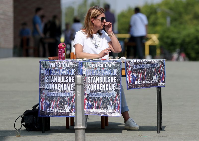 Piši kući propalo? Podsjećamo što su dvije inicijative htjele promijeniti referendumom