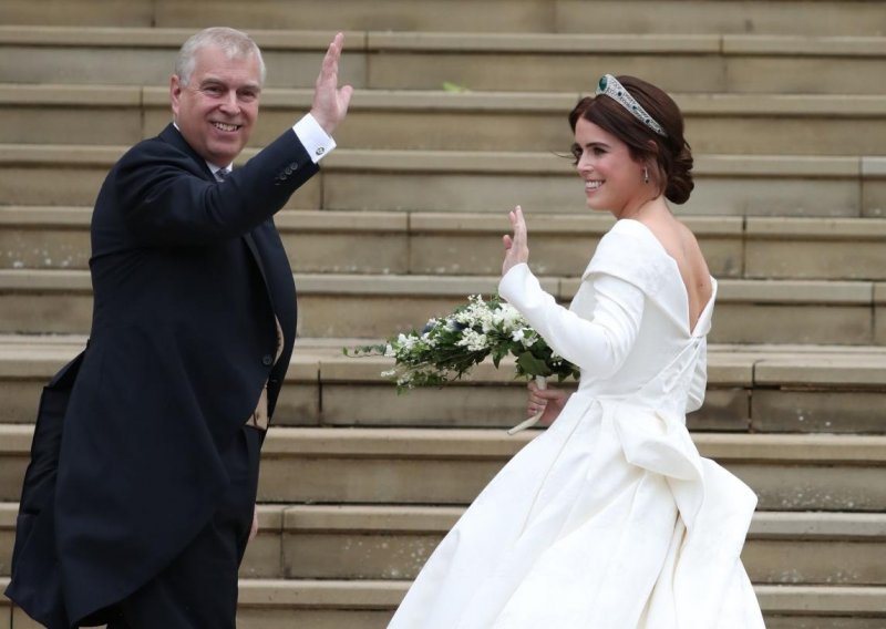 Pogledajte raskošnu vjenčanicu princeze Eugenie iz svih kutova: Spoj dviju vjenčanica Meghan Markle i Kate Middleton