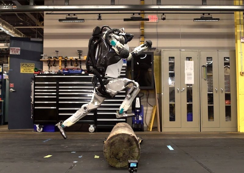 Robot iz Boston Dynamicsa kreće se poput okretnog čovjeka