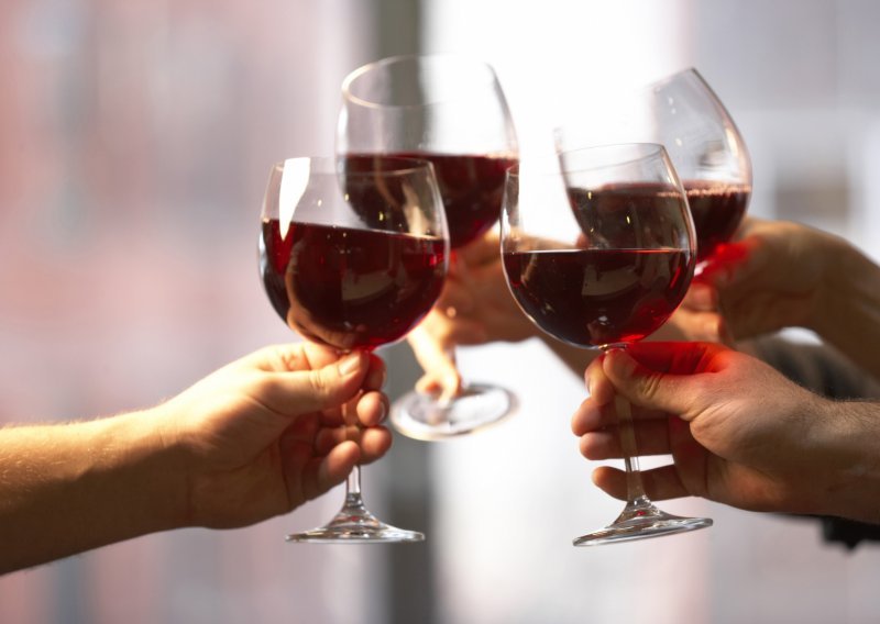 Prosječni Hrvat godišnje popije 25 litara vina, a najviše uvozimo iz Makedonije