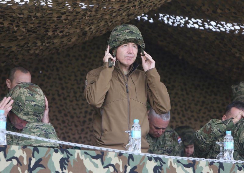 Pogledajte kako je Krstičević objasnio Marasu zašto hoda u smeđoj uniformi