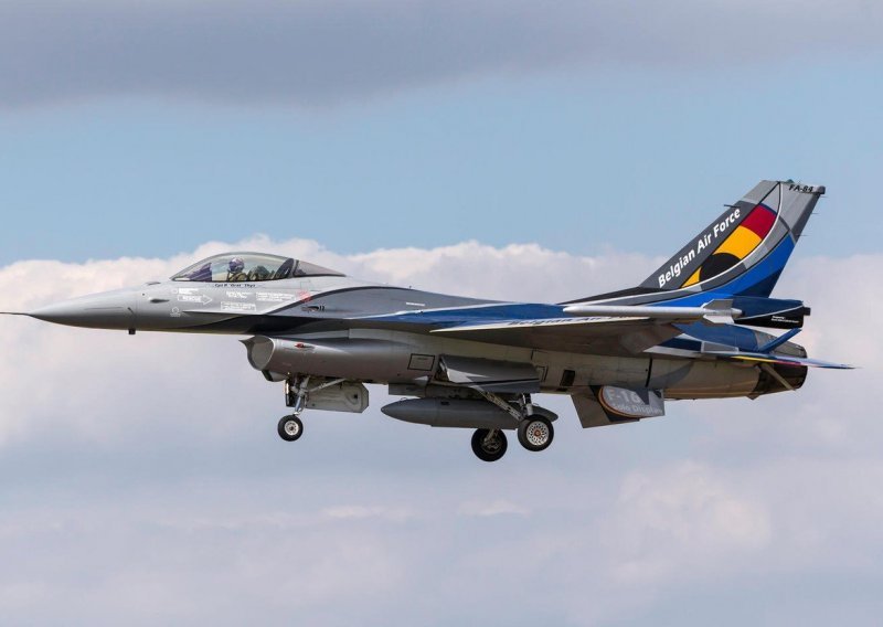 Aviomehaničar 'petljao' po topu lovca pa zapucao i uništio drugi F-16
