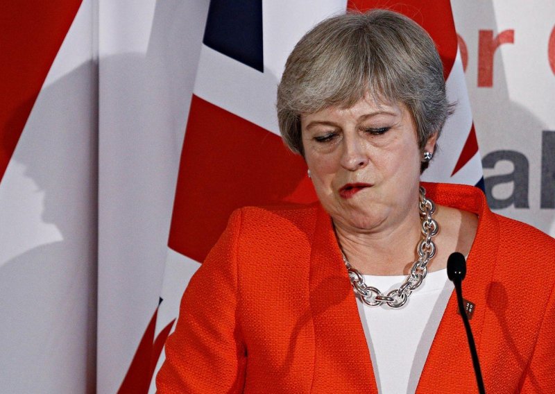 Tvrdi konzervativci i laburisti odbacuju Mayin novi prijedlog Brexita