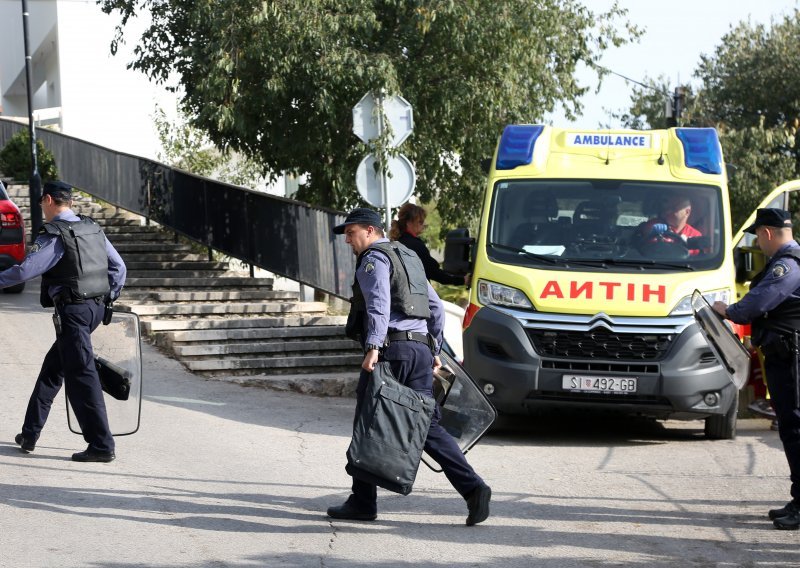 Muškarac u kući u središtu Šibenika prijeti samoubojstvom