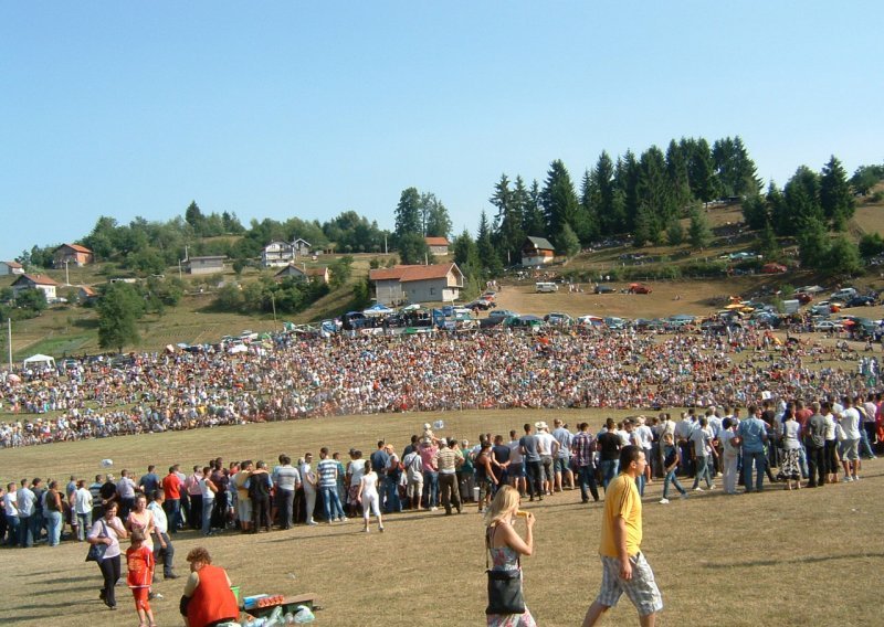 Ludnica na koridi u Čevljanovićima