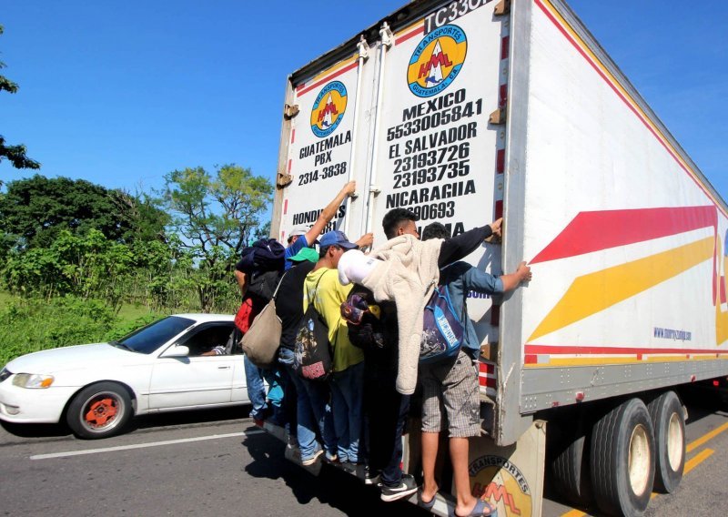 Više od 7000 migranata iz Srednje Amerike na putu prema SAD-u