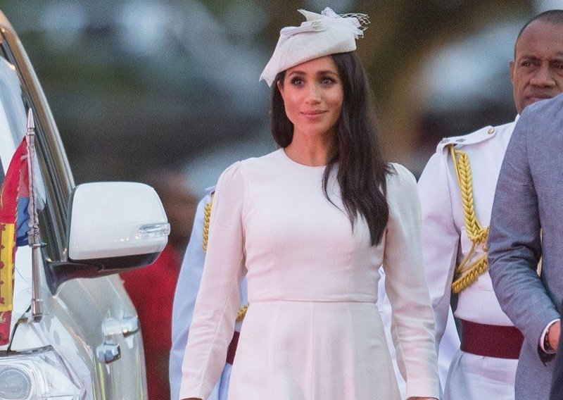 Elegantna u bijelom: Meghan Markle zablistala u stajlingu dostojnim princeze