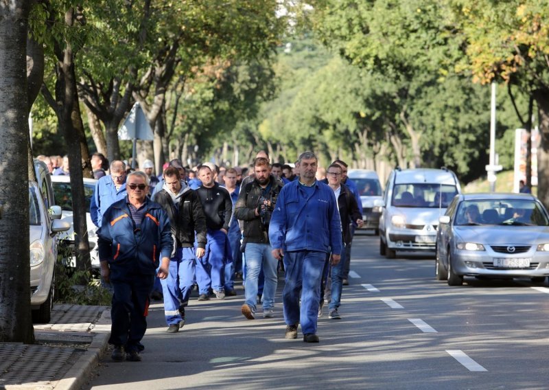 Radnici 3. maja ponovno na ulicama, vozači ih pozdravljaju sirenama