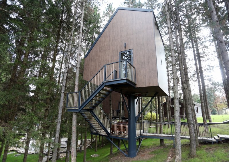 Sanjate o odmoru u superluksuznoj kući na drvetu kod Plitvica? Pogledajte ovo