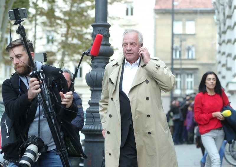 Sanadera novinari pitali od čega živi, evo što im je odgovorio