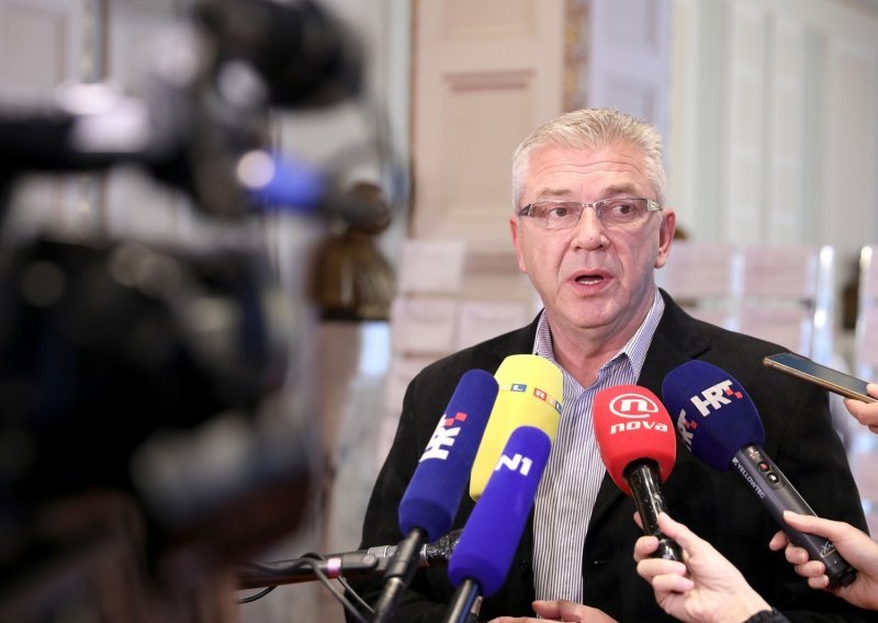 Ostojić o aferi SMS: To je izuzetno opasna situacija, gura se pod tepih