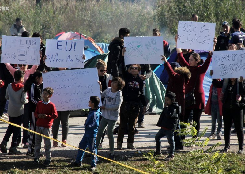 Nedomišljati krijumčari pokušali migranta kroz Eurotunnel prevesti u lijesu