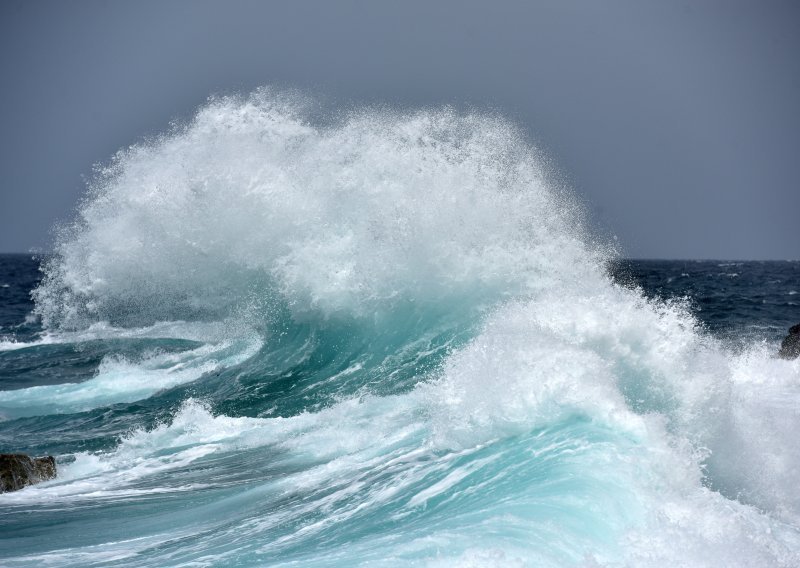 U ponedjeljak stiže jedno od najjačih juga u posljednjih nekoliko godina, očekuju se šestmetarski valovi!