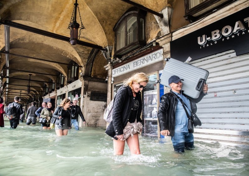 [VIDEO] Vodena apokalipsa u Italiji odnijela već pet života, mostovi u Veneciji više nisu sigurni