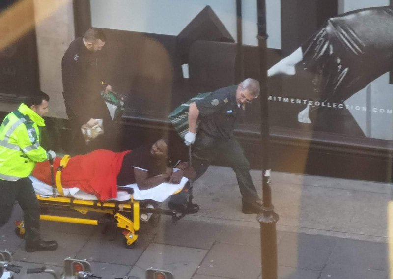 Drama u centru Londona: Manijak 'naoružan mačetom' izbo dvije osobe
