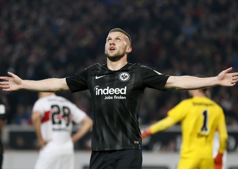 Rebić strijelac u velikom trijumfu Eintrachta; europski rekord PSG-a; petarda Napolija