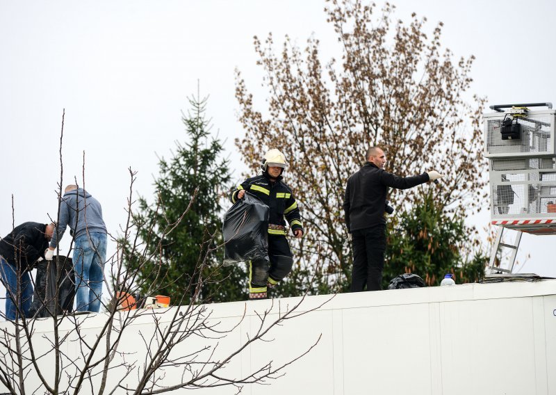 Blokada u Zagrebu: U šleperu pronađeni sumnjivi paketi, privedeno troje ljudi