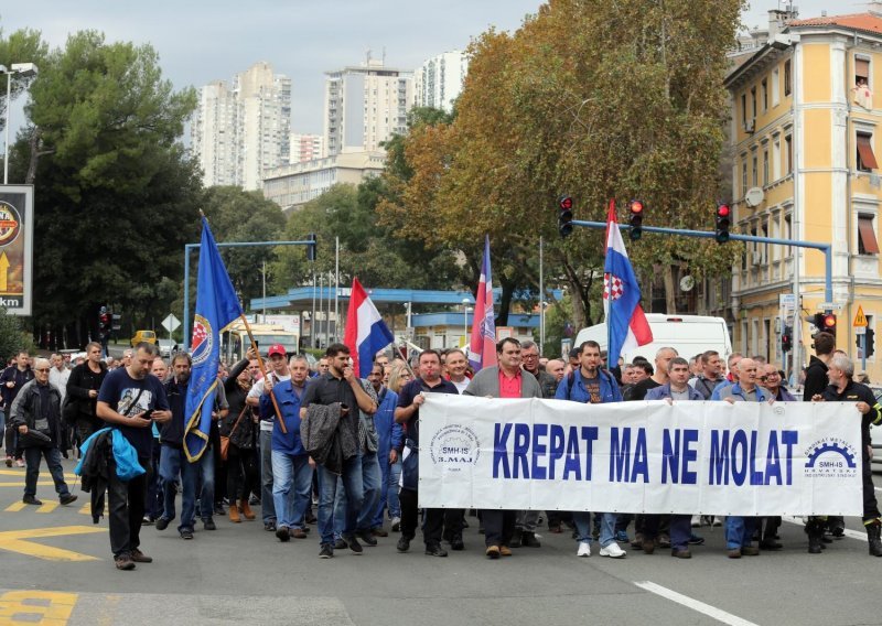 Radnici 3. maja marširaju Rijekom, Horvat poručuje: 'Nećemo pokloniti škverove samo zato što su u problemima'
