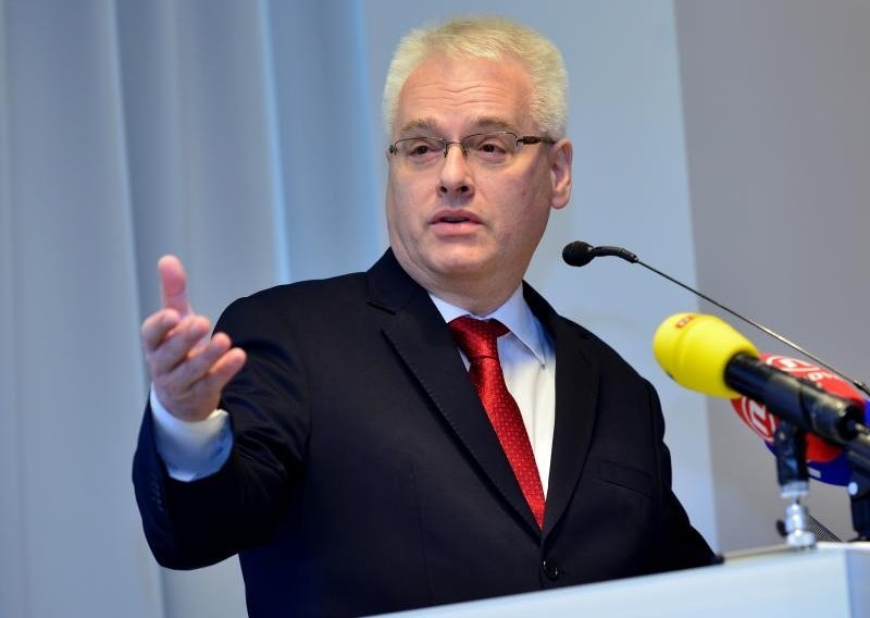 I Josipović želio vratiti novac stranci i izbjeći plaćanje poreza?