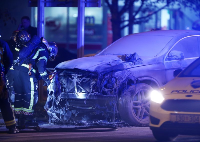 Na Prisavlju izgorio skupocjeni Mercedes