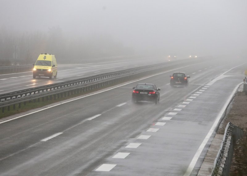 Jak vjetar i mokre ceste otežavaju promet