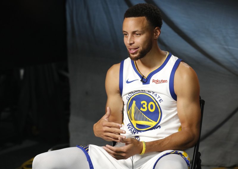 Panika kod prvaka Warriorsa; evo kako se Stephen Curry teže ozlijedio na bizaran način