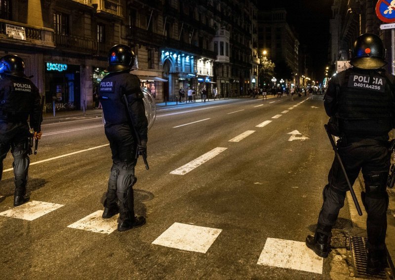 Nasilje u Barceloni, policija pendrecima po separatistima