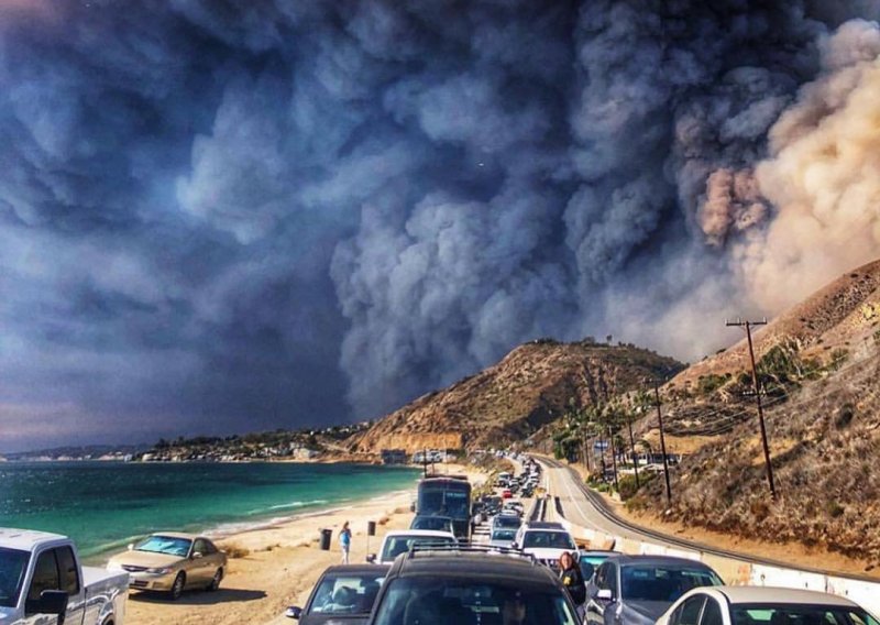 Apokaliptične fotografije iz Kalifornije koju proždire vatra