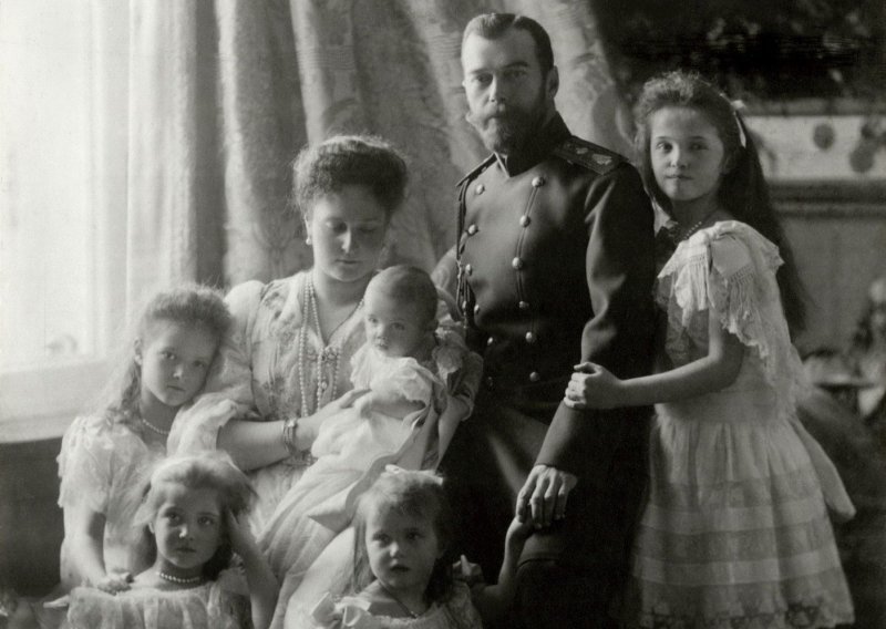 Zbog njegovih odluka stradala je cijela obitelj: Koja je prava istina o sudbini Romanovih