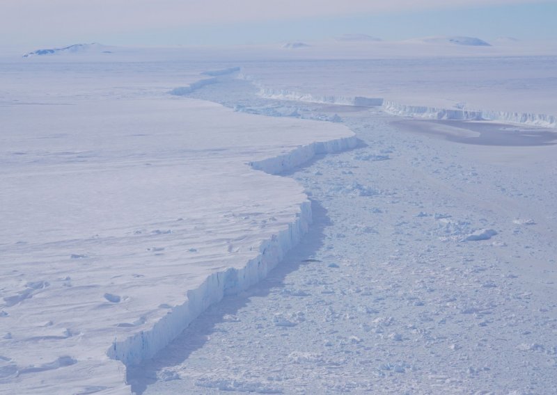 NASA je na Antarktici snimila nevjerojatan prizor supermasivnog glečera