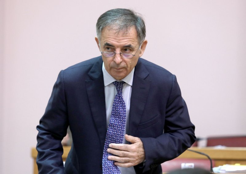 Pupovac: SDP moli boga da mu poneki zastupnik ode kod Bandića