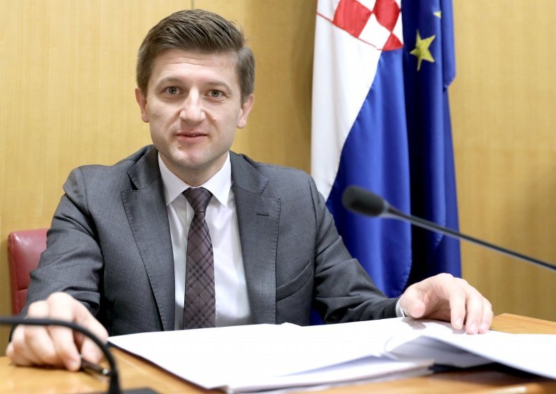 Ministar Marić zadovoljan najavama poslodavaca da će radnicima isplatiti veće nagrade