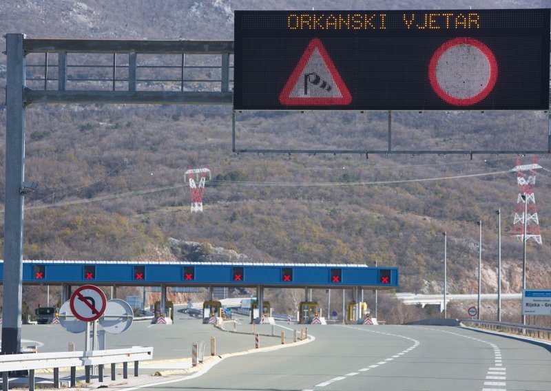 Zbog vjetra između Novog Vinodolskog i Senja ne može 1. skupina vozila