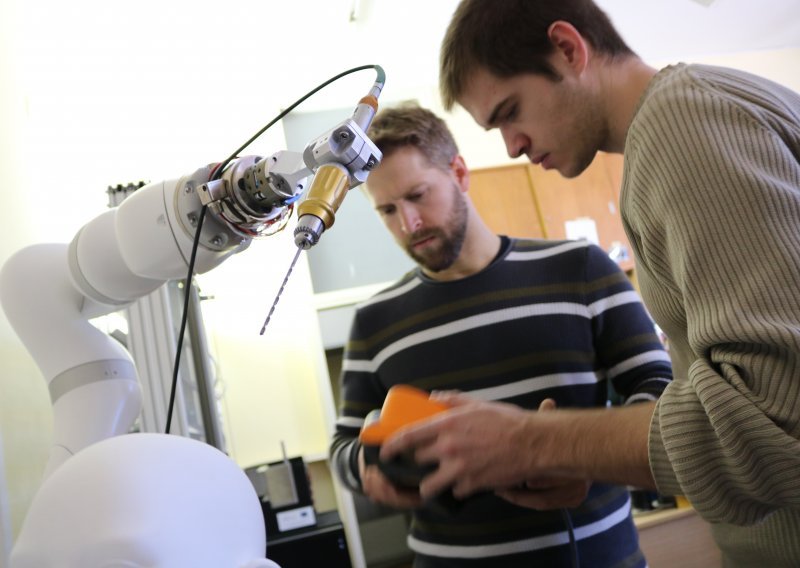 Bili smo na licu mjesta: U prostorijama koje su već prerasli nastaju uspješni hrvatski medicinski roboti