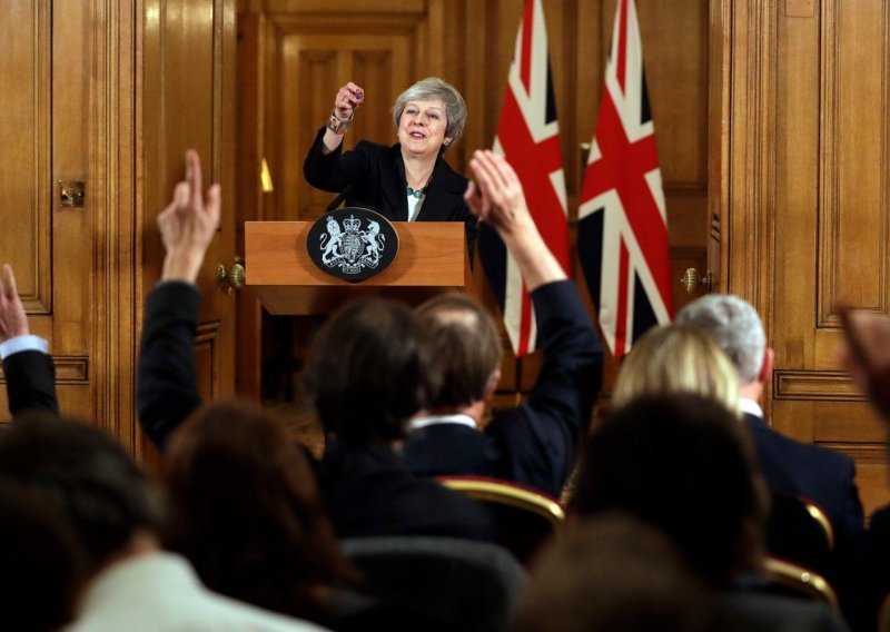 Britanska premijerka May odgoditi će glasanje i tražiti bolje uvjete?