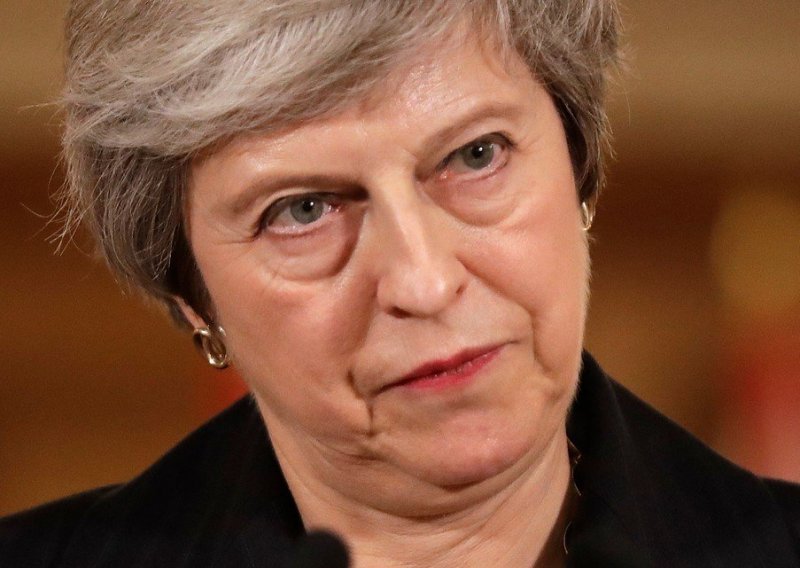 Konzervativci digli pobunu, hoće li večeras Theresa May biti smijenjena?