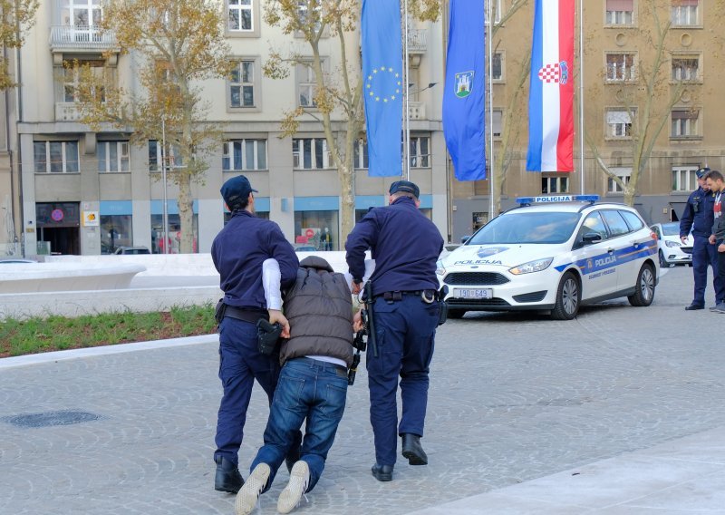 Živi Zid posadio magnolije kod Meštrovićevog paviljona, intervenirala policija