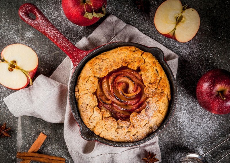 Recept za najjednostavniji kolač s jabukama: Savršen izbor za lijene hladne dane kad se zaželite nečeg slatkog