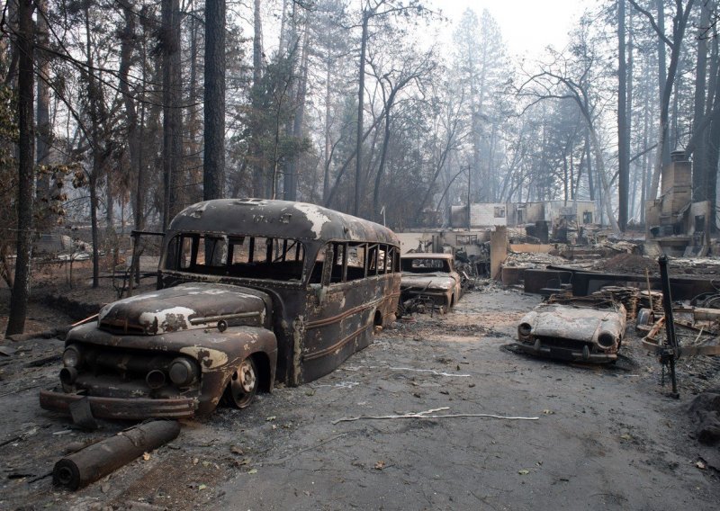 Broj nestalih nakon požara u Kaliforniji premašio tisuću