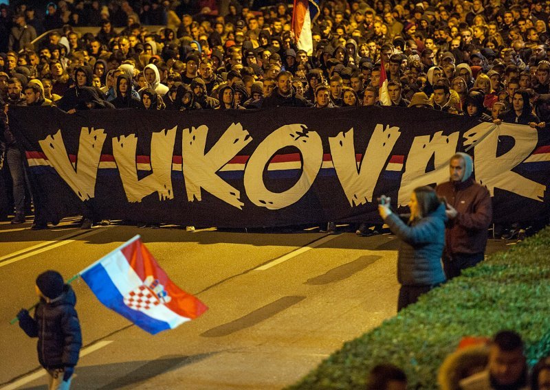 Kakvi moćni prizori iz Splita: Ovako se pod Marjanom sjećaju Vukovara i Škabrnje