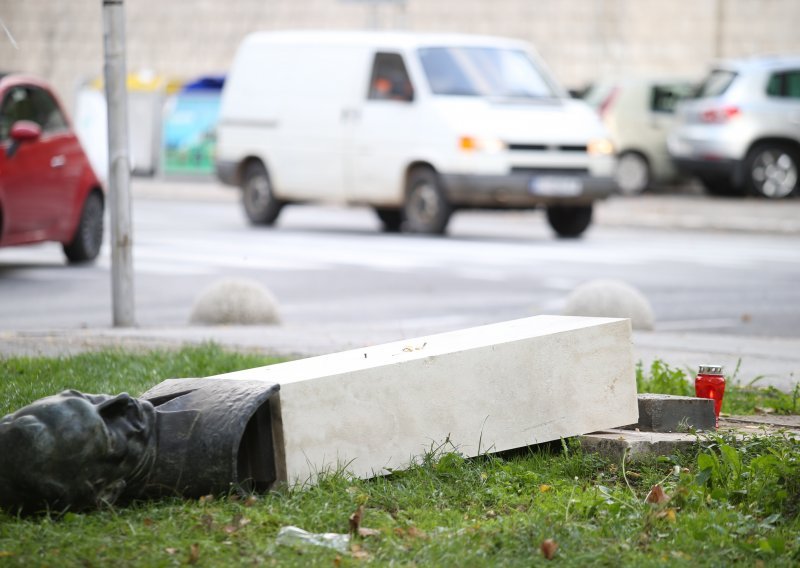 Čovjek koji je srušio bistu Rade Končara prije toga provalio u kafić i ukrao alkoholna pića