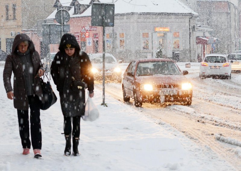 Meteoalarm upaljen za cijelu Hrvatsku, pogledajte gdje se i koliko snijega očekuje