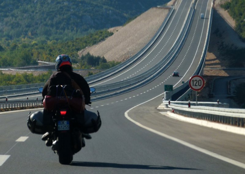 Povoljni vremenski uvjeti za vožnju, nema čekanja na graničnim prijelazima