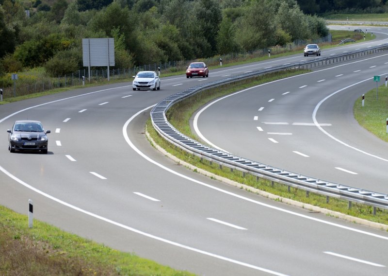 Nakon gašenja požara normaliziran promet na autocesti kroz Liku