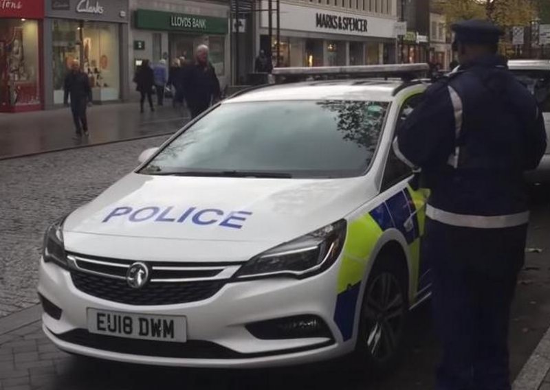 Prometni policajac kolegama stisnuo kaznu za krivo parkiranje