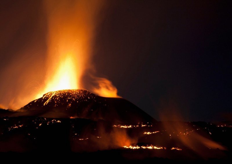 Anak Krakatau u erupciji izgubio dvije trećine mase i visine